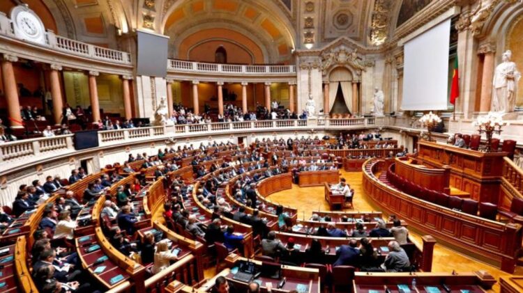 Deputados portugueses debatem esta terça-feira reforço da cooperação com PALOP 11 Deputados portugueses debatem esta terça-feira reforço da cooperação com PALOP