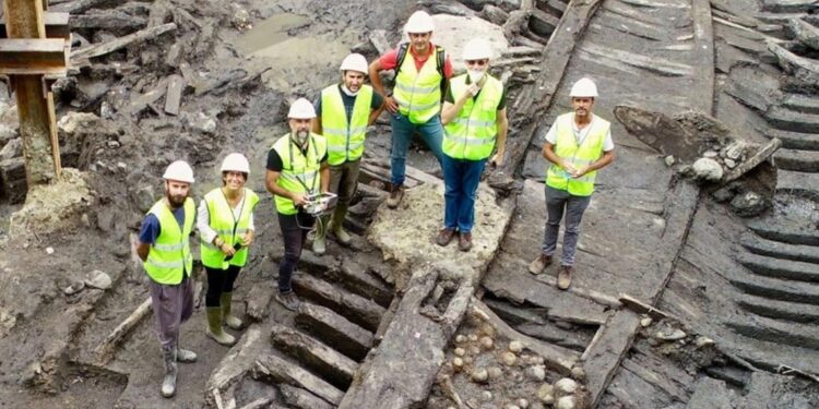 Lisboa: Obras na Av. 24 de Julho, revelam grande navio do final do século XVII