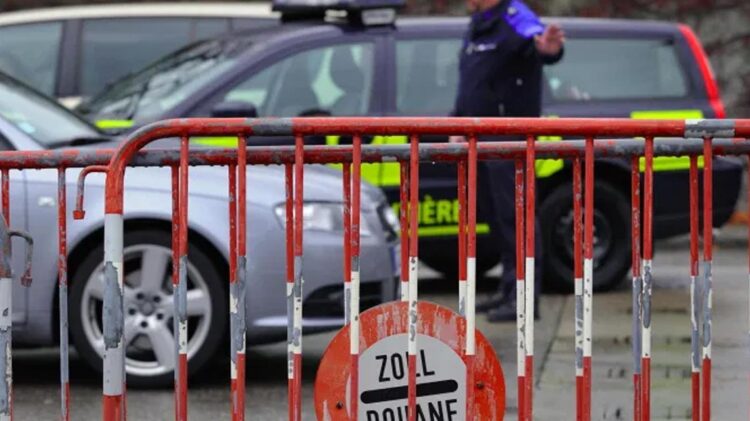 Suíça: Portugueses parados duas vezes na fronteira, passaram de autocarro com 20 kg de carne 11 Suíça: Portugueses parados duas vezes na fronteira, passaram de autocarro com 20 kg de carne