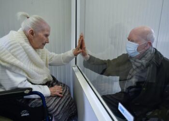 Eleições presidenciais: Voto antecipado alargado também a idosos nos lares. Saiba como e quando