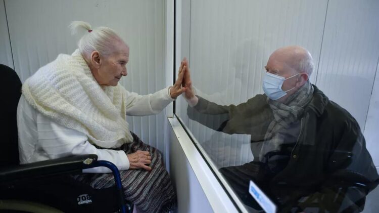 Eleições presidenciais: Voto antecipado alargado também a idosos nos lares. Saiba como e quando