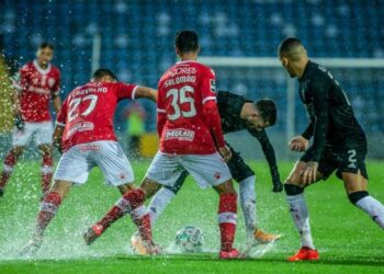 Benfica deixa dois pontos na deslocação aos Açores e divide segundo lugar com o Porto