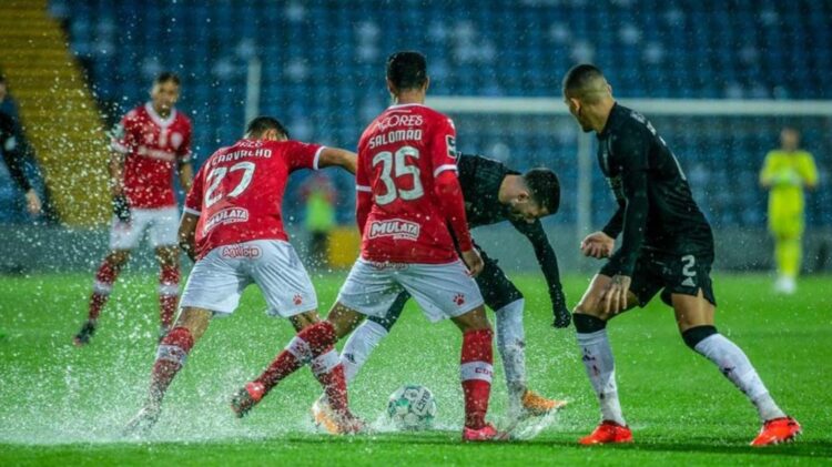 Benfica deixa dois pontos na deslocação aos Açores e divide segundo lugar com o Porto 11 Benfica deixa dois pontos na deslocação aos Açores e divide segundo lugar com o Porto