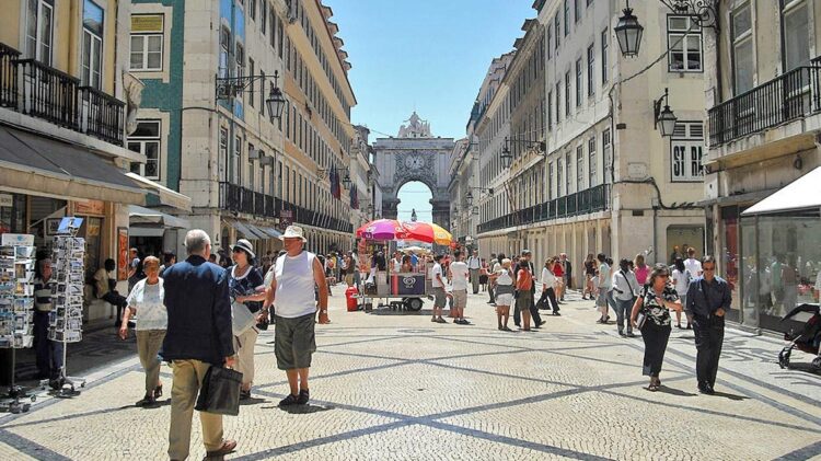 Indústria, turismo e eventos. Abrem duas novas linhas de crédito 11 Indústria, turismo e eventos. Abrem duas novas linhas de crédito