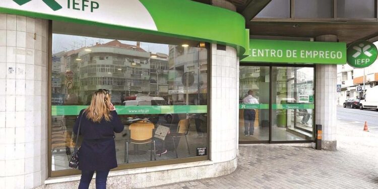 Arrancam hoje as candidaturas aos estágios remunerados do Ativar.pt