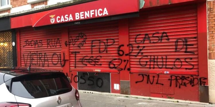 Casa do Benfica em Paris foi vandal