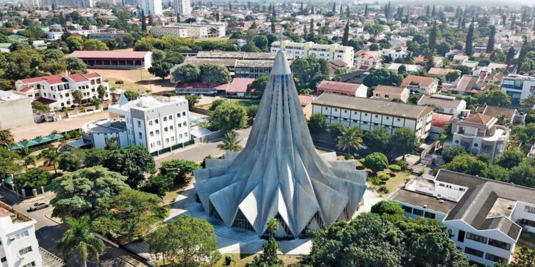 Moçambique pede reestruturação da dívida ao Brasil 11 Moçambique