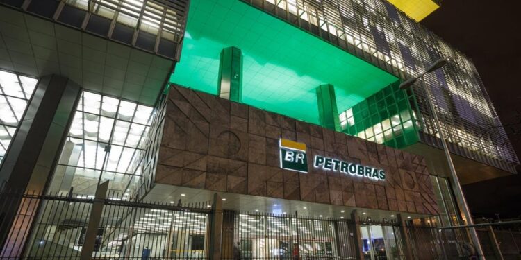 Brasil: Medida de Bolsonaro causa rombo gigantesco em valor de mercado da Petrobras 11 Petrobras