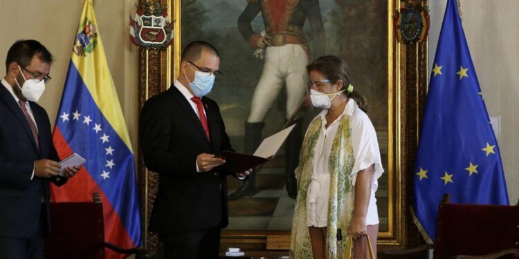 Venezuela: Governo deu prazo de 72 horas para a diplomata Isabel Brilhante Pedrosa, Embaixadora da EU, abandonar o país 11 Venezuela