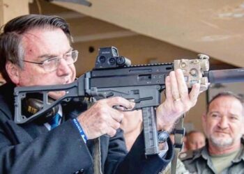 bolsonaro armas metrelhadora