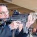 Brasil: Debate sobre armas na ordem do dia 22 bolsonaro armas metrelhadora