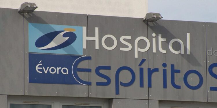 Covid-19: Secretário de Estado da Saúde e Embaixador recebem equipa médica luxemburguesa 11 Covid-19: Secretário de Estado da Saúde e Embaixador recebem equipa médica luxemburguesa