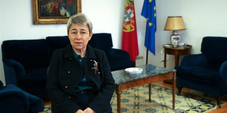 Covid-19: Entre 600 e 800 portugueses ainda retidos no Brasil 11 Berta nunes Secretária de Estado das Comunidades