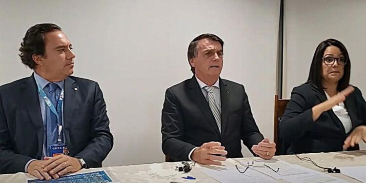 Brasil: Bolsonaro quer impedir estados de adotar medidas de confinamento contra covid-19 11 Bolsonaro