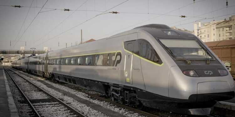 Comissão Europeia liga Lisboa a Paris de comboio em setembro