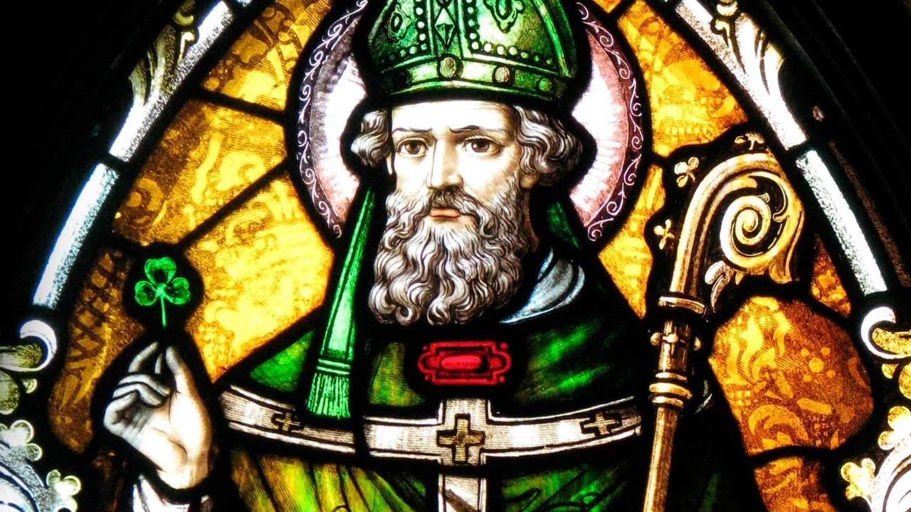 Monumentos portugueses iluminam-se hoje de verde para celebrar o Dia de São Patrício 12 Monumentos portugueses iluminam-se hoje de verde para celebrar o Dia de São Patrício