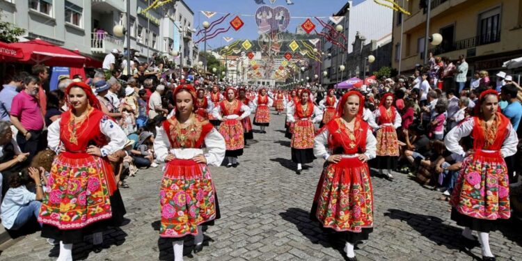 Lançado concurso para cartaz d'Agonia com festa "ao vivo" e "online' 11 Romaria d'Agonia, em Viana do Castelo
