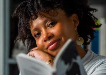 Sandra Tamele: Modelo digital propicia paridade, avalia tradutora literária moçambicana 20 Sandra Tamele Tradutora literária moçambicana