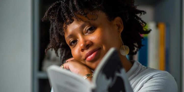 Sandra Tamele: Modelo digital propicia paridade, avalia tradutora literária moçambicana 11 Sandra Tamele Tradutora literária moçambicana