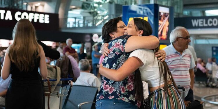 Remessas de emigrantes caem 1,3% em 2020, queda pela primeira vez desde 2010 11 emigrantes