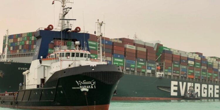Navio porta-contentores bloqueia Canal do Suez 11 Navio porta-contentores bloqueia Canal do Suez