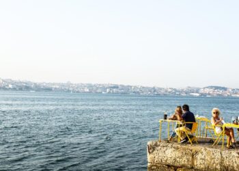 Mais de 16 mil estrangeiros podem renovar automaticamente residência a partir de hoje