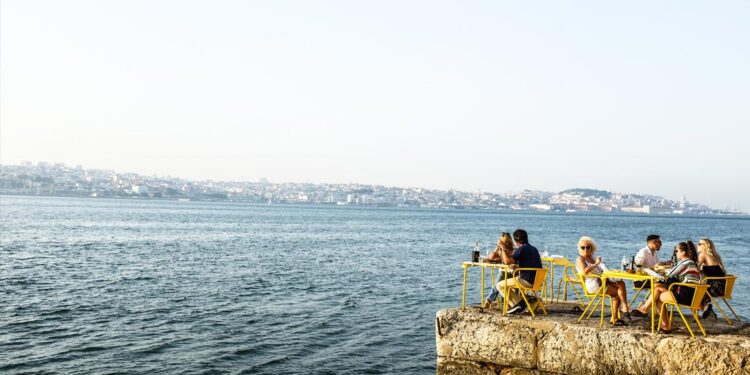 Mais de 16 mil estrangeiros podem renovar automaticamente residência a partir de hoje 11 Mais de 16 mil estrangeiros podem renovar automaticamente residência a partir de hoje