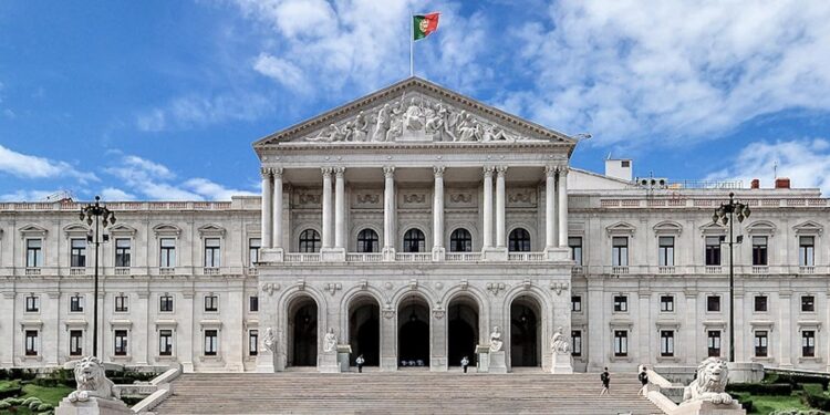 Os deputados socialistas, Paulo Pisco e Lara Martinho, promovem na Assembleia da República voto de preocupação pelo escalar de violência em Cabo Delgado 11 Assembleia da República