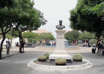 Cabo Verde vai regularizar quatro mil precários na função pública