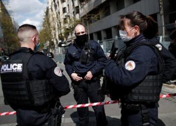 Tiroteio perto de centro de vacinação em Paris