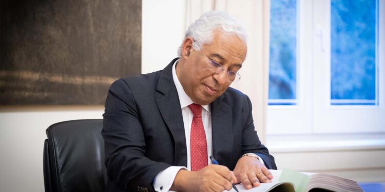 “Constituição é a lei suprema.” Governo invoca lei-travão e envia apoios sociais para o Tribunal Constitucional 11 antonio costa portugal pm