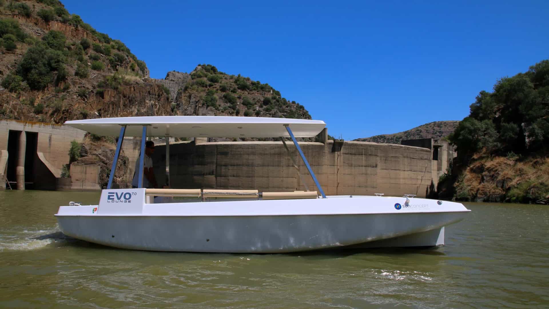 Gravuras do Côa ganham nova visita com embarcação movida a energia solar 12 Gravuras do Côa ganham nova visita com embarcação movida a energia solar