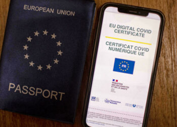 França aprova passaporte sanitário anticovid