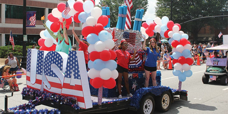 EUA: Parada do 4 de Julho em Bristol com sabor português