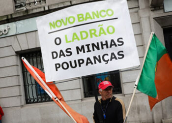 Lesado do BES confronta advogados de Ricardo Salgado à porta do Tribunal