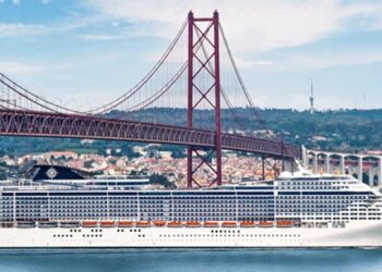 Passageiros de voos internacionais e cruzeiros começam a pagar taxa de 2 euros