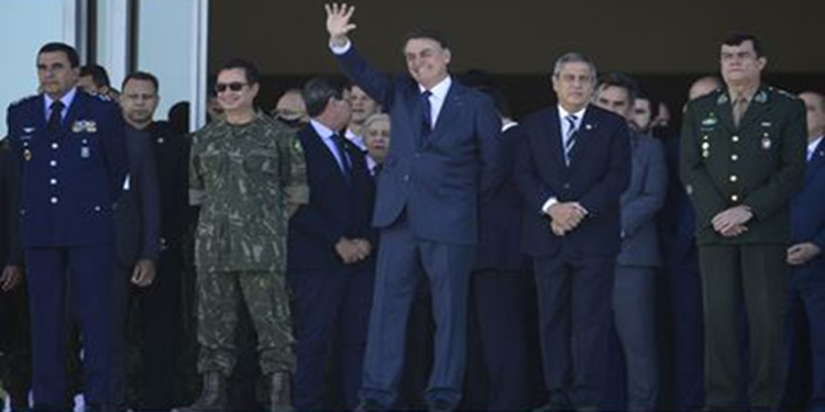 Brasil: Desfile de blindados da marinha na Esplanada dos Ministérios, em Brasília, considerado provocação à democracia 12 Brasil: Desfile de blindados da marinha na Esplanada dos Ministérios, em Brasília, considerado provocação à democracia