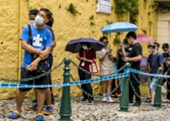 Covid-19: Filas a perder de vista após Macau decidir testar toda a população em 72 horas