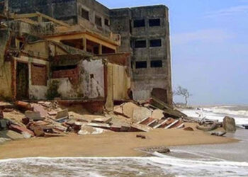 Vila brasileira perde para o oceano
