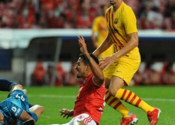 Benfica vence Barcelona na Luz com bis de Darwin