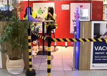 Bélgica. População de Bruxelas vacinada em lojas e supermercados