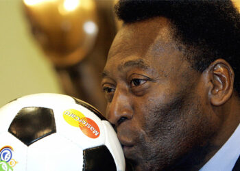 Pelé hospitalizado há seis dias em São Paulo após exames de rotina
