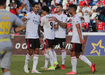Benfica vence o Santa Clara por 5-0, após uma segunda parte cheia de golos no Estádio dos Açores.