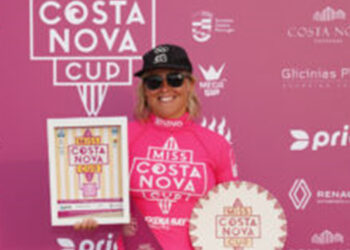 Surfista algarvia Yolanda Hopkins repete triunfo na Miss Costa Nova Cup