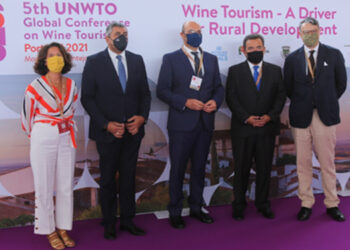 Portugal tem elevada 'receita por turista internacional' diz o Governo