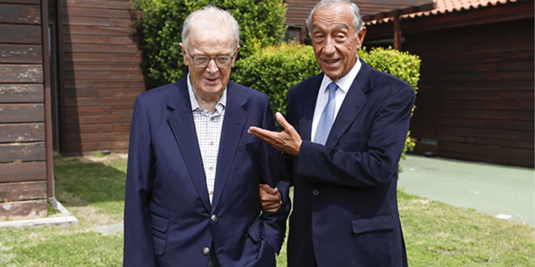 Jorge Sampaio, antigo Presidente da República, morreu esta sexta-feira aos 81 anos. A reação de Marcelo Rebelo de Sousa. 12 Jorge Sampaio, antigo Presidente da República, morreu esta sexta-feira aos 81 anos. A reação de Marcelo Rebelo de Sousa.