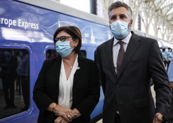 Connecting Europe Express saiu da capital portuguesa sem a comissária europeia dos Transportes e seguiu pela linha da Beira Baixa até à Covilhã.