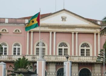 Presidentes de Portugal e Guiné-Bissau na posse do novo chefe de Estado são-tomense