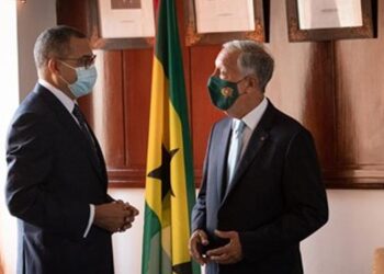 Marcelo convida Presidente são-tomense a visitar Portugal e anuncia visita de Costa