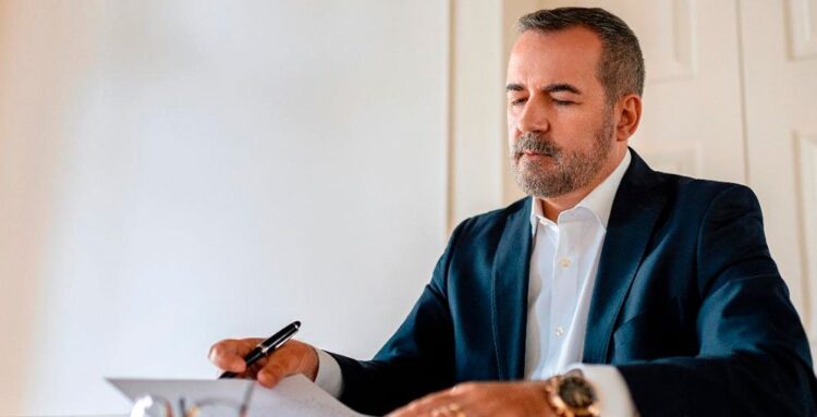 Paulo Porto: “Situação dos salários nos Consulados portugueses nunca esteve tão próxima de uma solução” 11 Paulo Porto: “Situação dos salários nos Consulados portugueses nunca esteve tão próxima de uma solução”